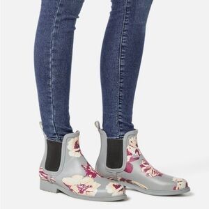JustFab grey floral Rouela Rain Boot short size 8